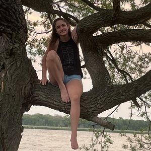 Meet your Posher, Elizabeth